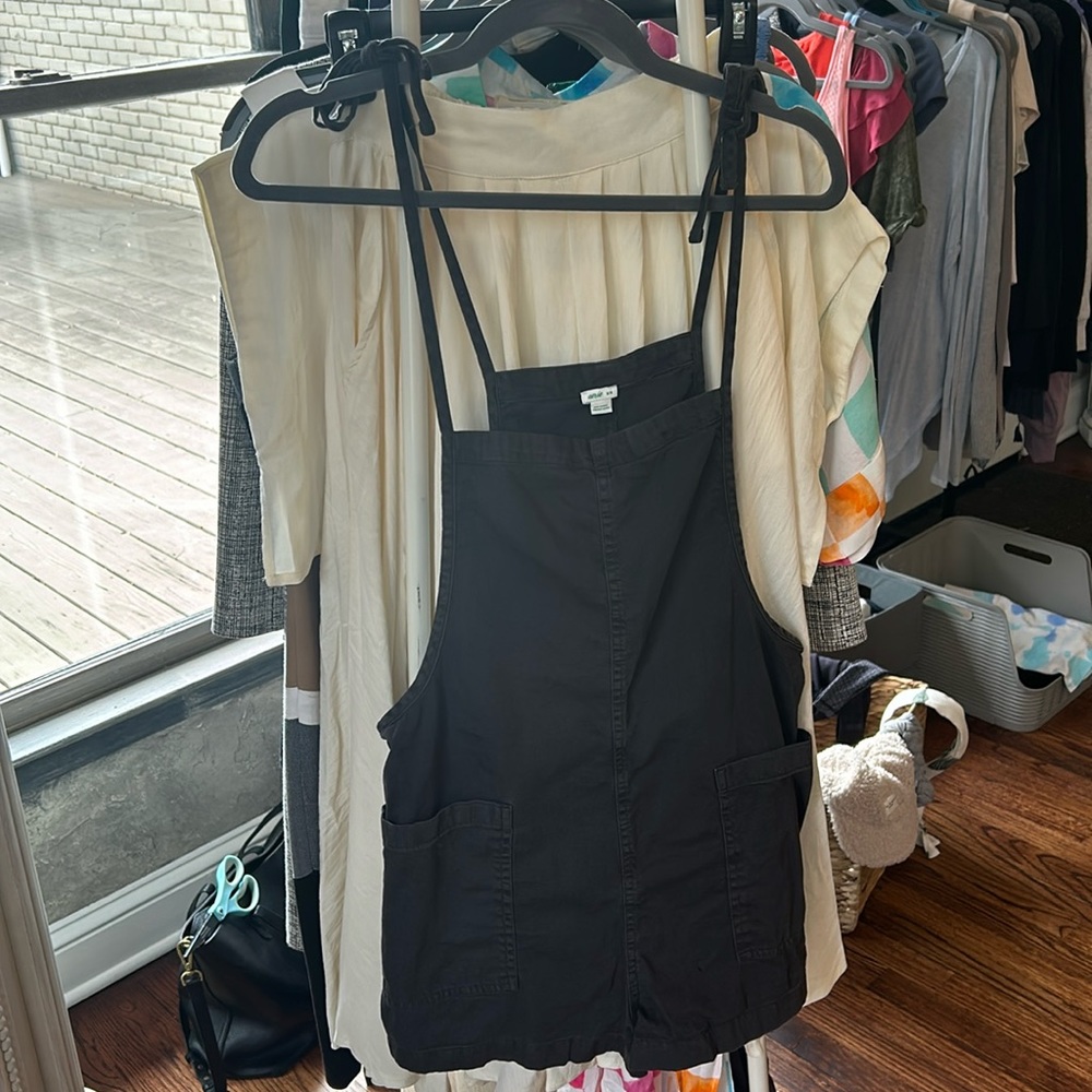 Black tie shoulder shorts overalls